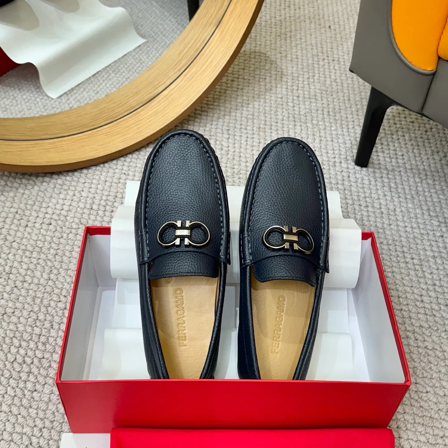 Men's men's shoes 💰420 (Yangli) Ferragamo 〰Ferragamo 2⃣️0⃣️2⃣️5️⃣ New series 👊🏻 Upper 🇮🇹 Italian imported calfskin, original outsole molding. Water-dyed sheepskin lining. The identity of every successful man is set off, and the upper and lower shoes are elegant and stable🚶🏻🚶🏻The high-end custom counter original replica is an eternal classic🔍️Number of codes: 38-46 with counter packaging